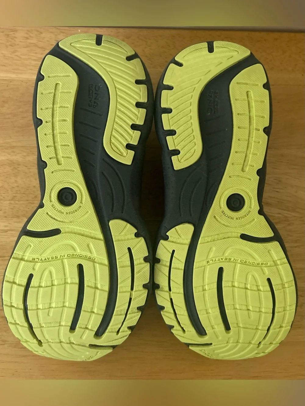 Brooks Glycerin 20 Stealth Knit  Mens Black Green Neon Shoe Sneakers Size 7